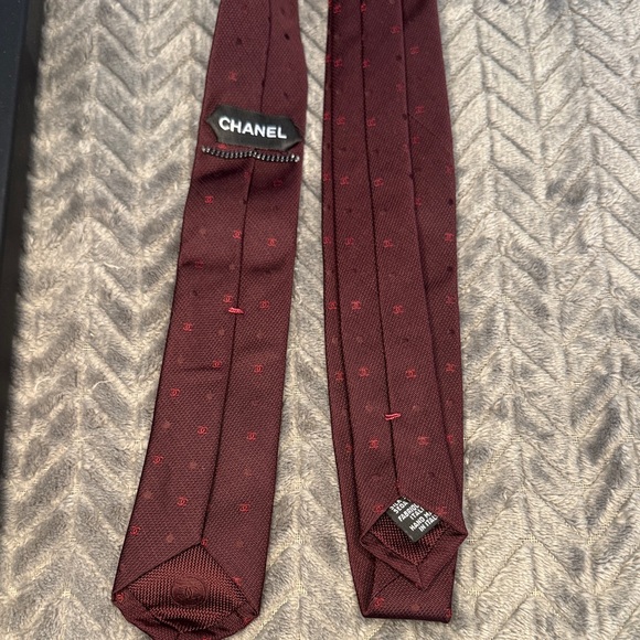 CHANEL Burgundy Tie - Picture 5 of 7